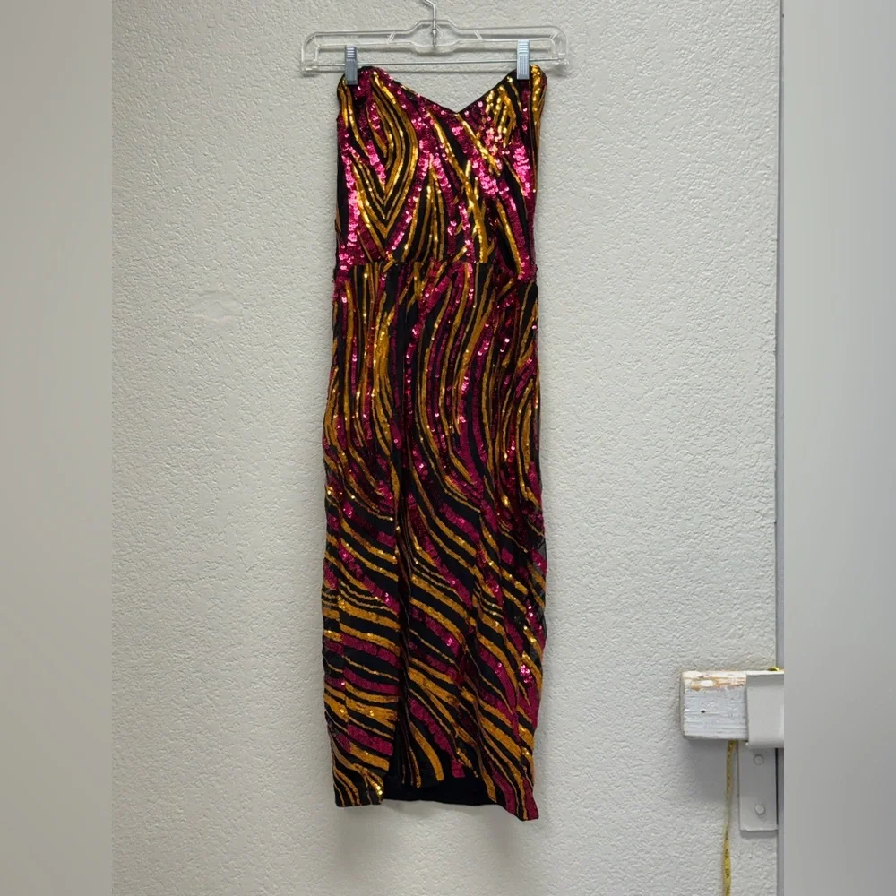 Bella Barnett Sequin Strapless Dress in Fuchsia, Gold and Black size M - Picture 1 of 15